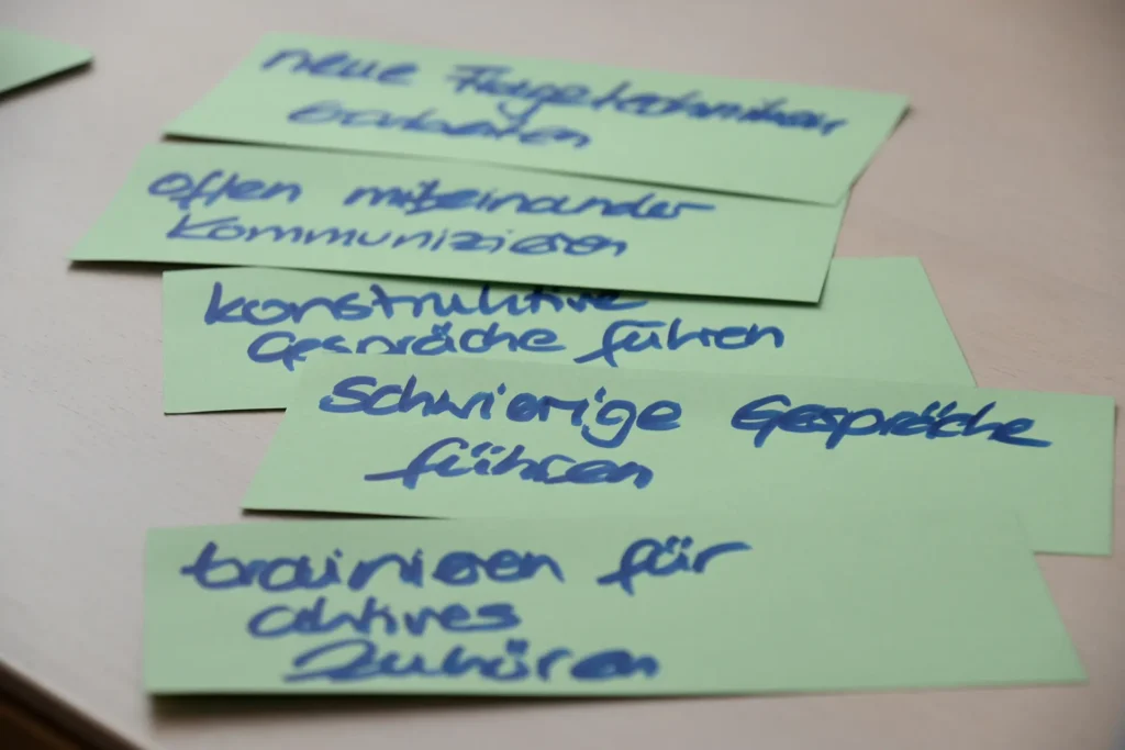 Themen auf Kärtchen notiert bei positive leadership seminar